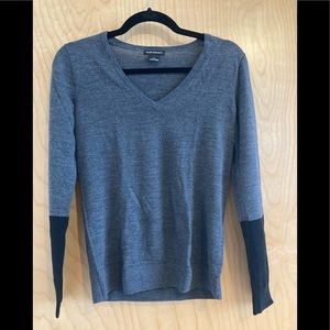 Club Monaco Women’s v-neck cashmere sweater